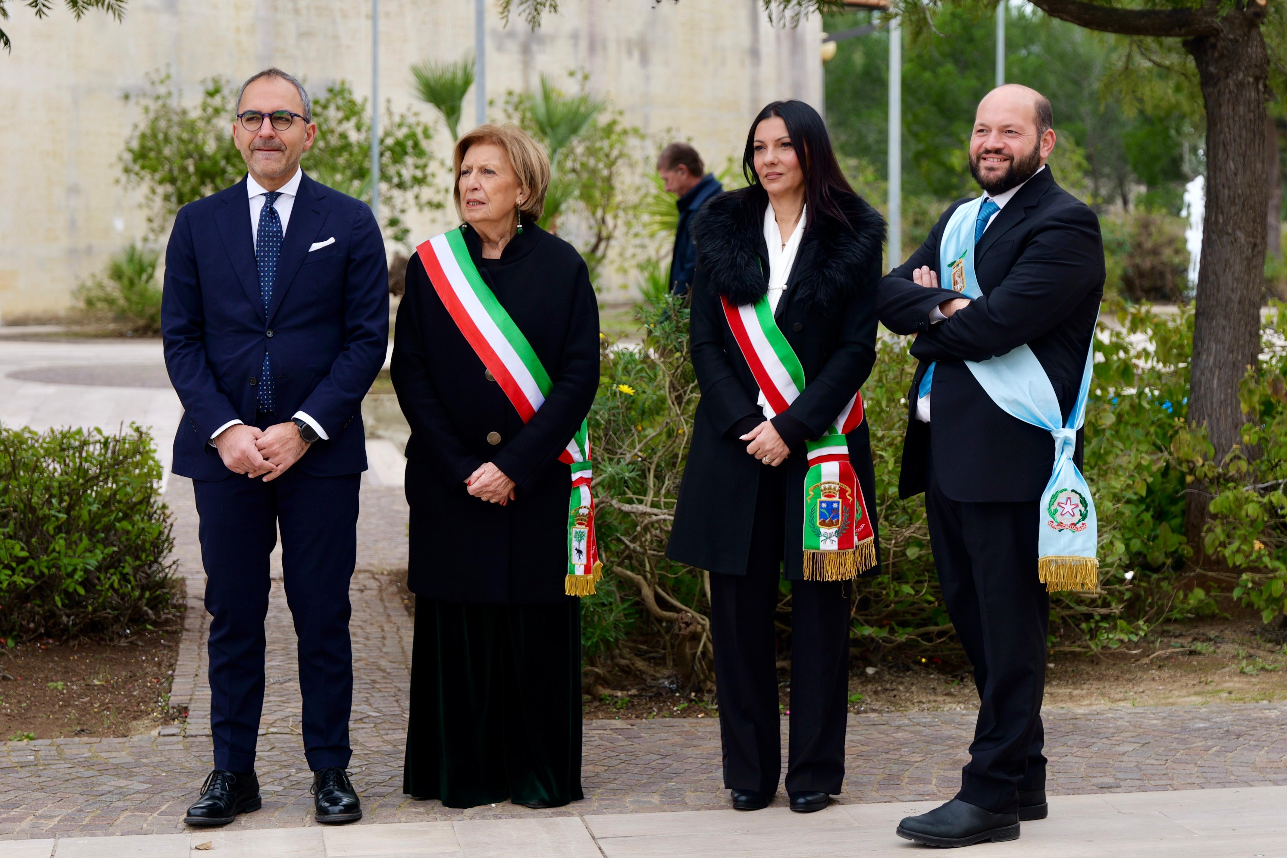 Galleria CELEBRAZIONE DEL 70° ANNO ACCADEMICO DELL’UNIVERSITÀ DEL SALENTO ALLA PRESENZA DEL PRESIDENTE MATTARELLA. DICHIARAZIONI DI EMILIANO, PIEMONTESE, LEO E DELLI NOCI - Diapositiva 8 di 19