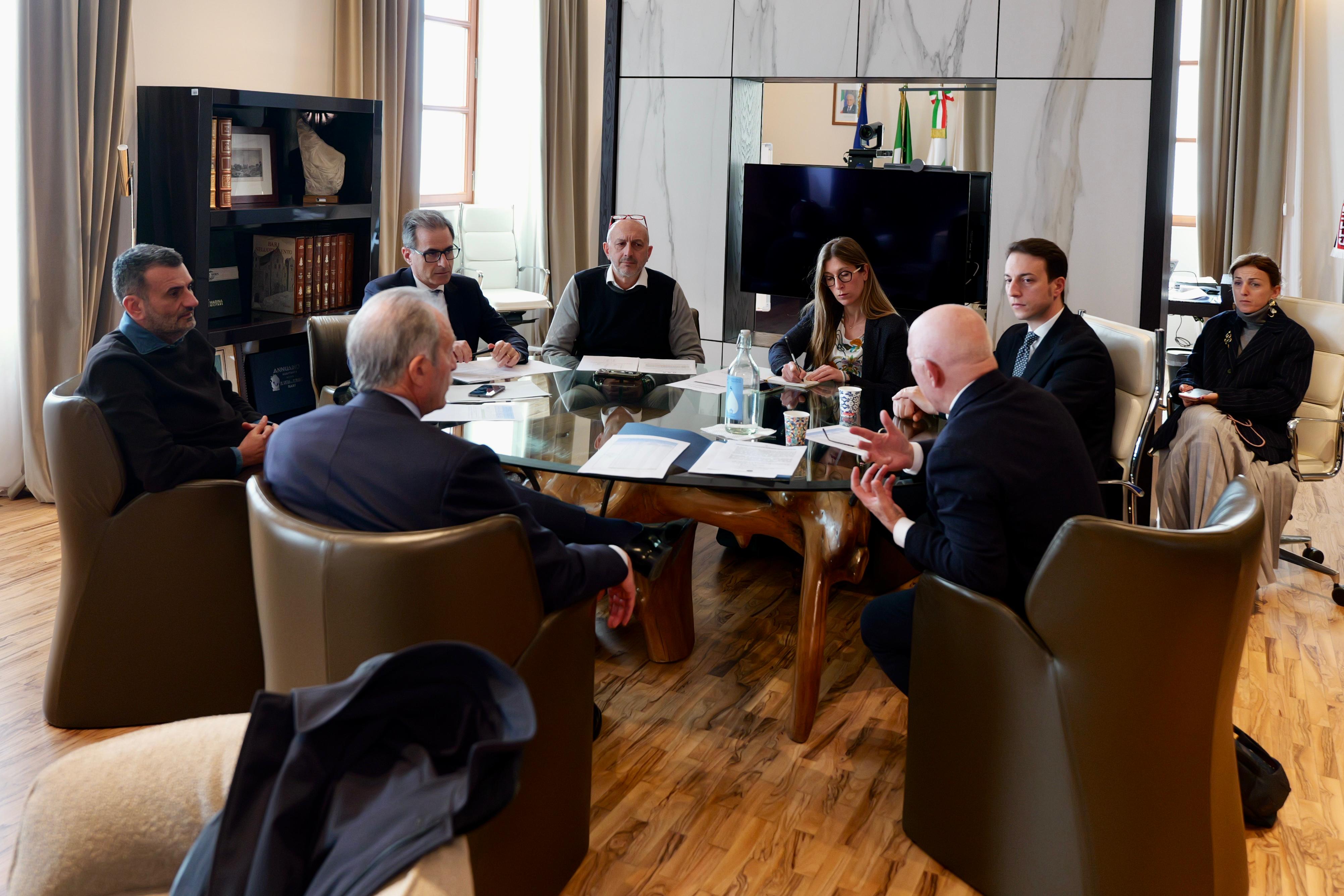 Galleria Incontro Decaro – Bardi su accordo gestione risorsa idrica tra la Puglia e la Basilicata - Diapositiva 2 di 8