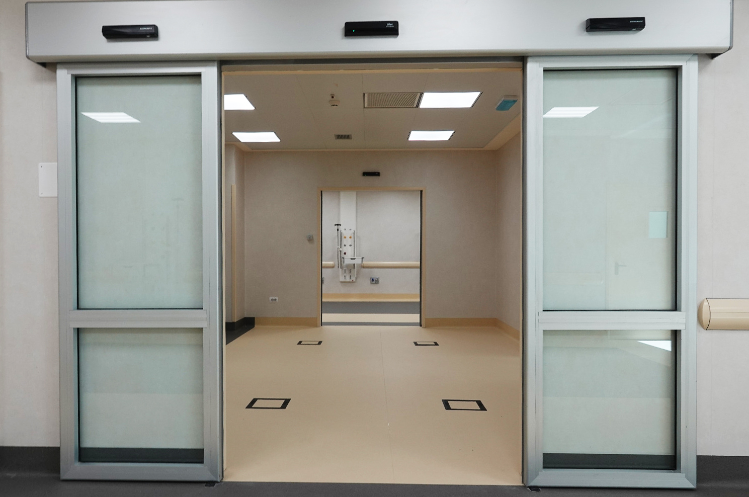 Galleria POLICLINICO DI FOGGIA, EMILIANO E PIEMONTESE INAUGURANO IL NUOVO BLOCCO OPERATORIO: 6 NUOVE SALE DI ULTIMA GENERAZIONE PER CARDIOCHIRURGIA, NEUROCHIRURGIA E RADIOLOGIA INTERVENTISTICA. - Diapositiva 11 di 22