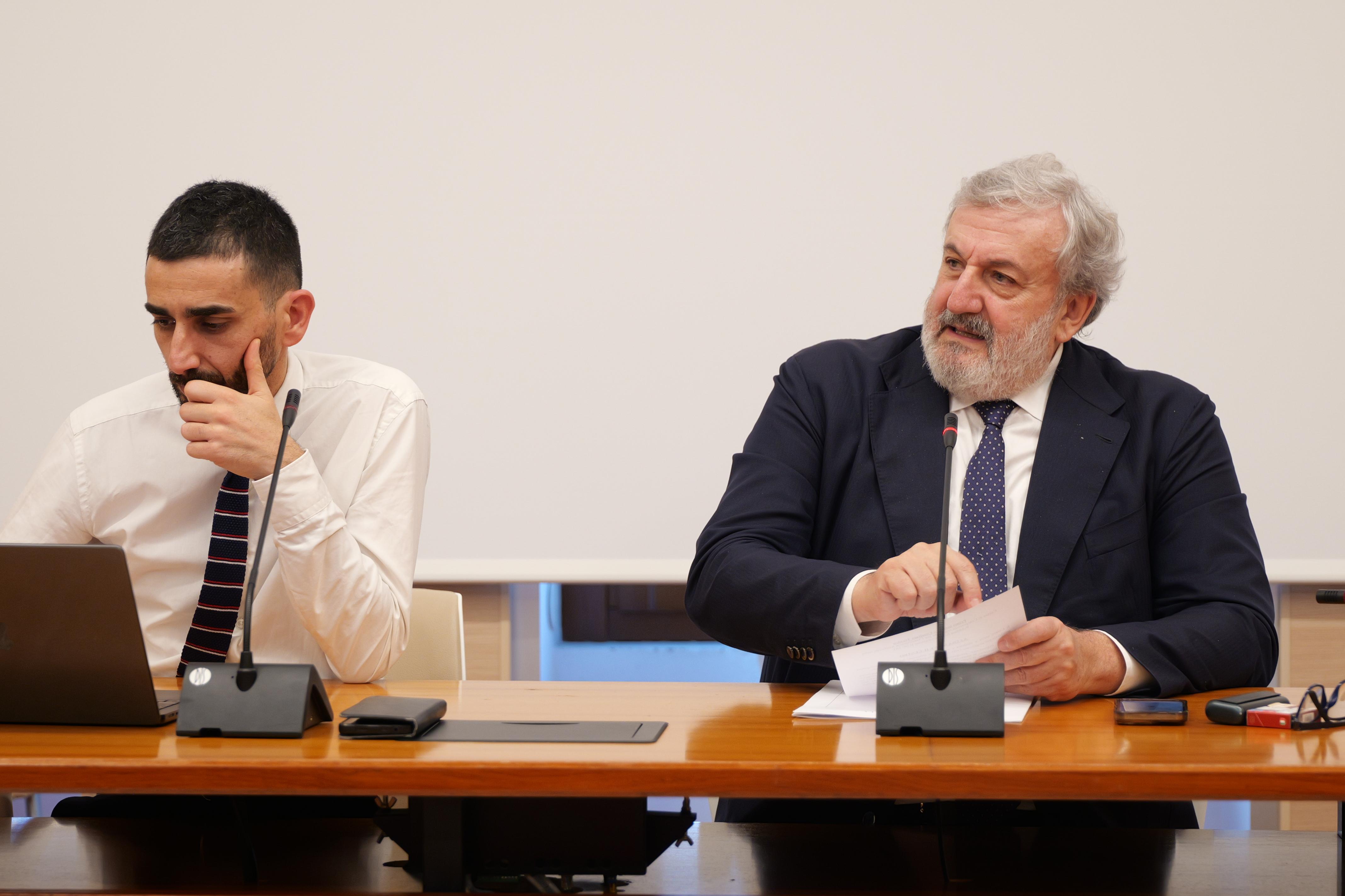 Galleria Centro di competenza regionale per l’IA, il presidente Emiliano e l’assessore Delli Noci al primo incontro del Comitato Tecnico - Diapositiva 4 di 4