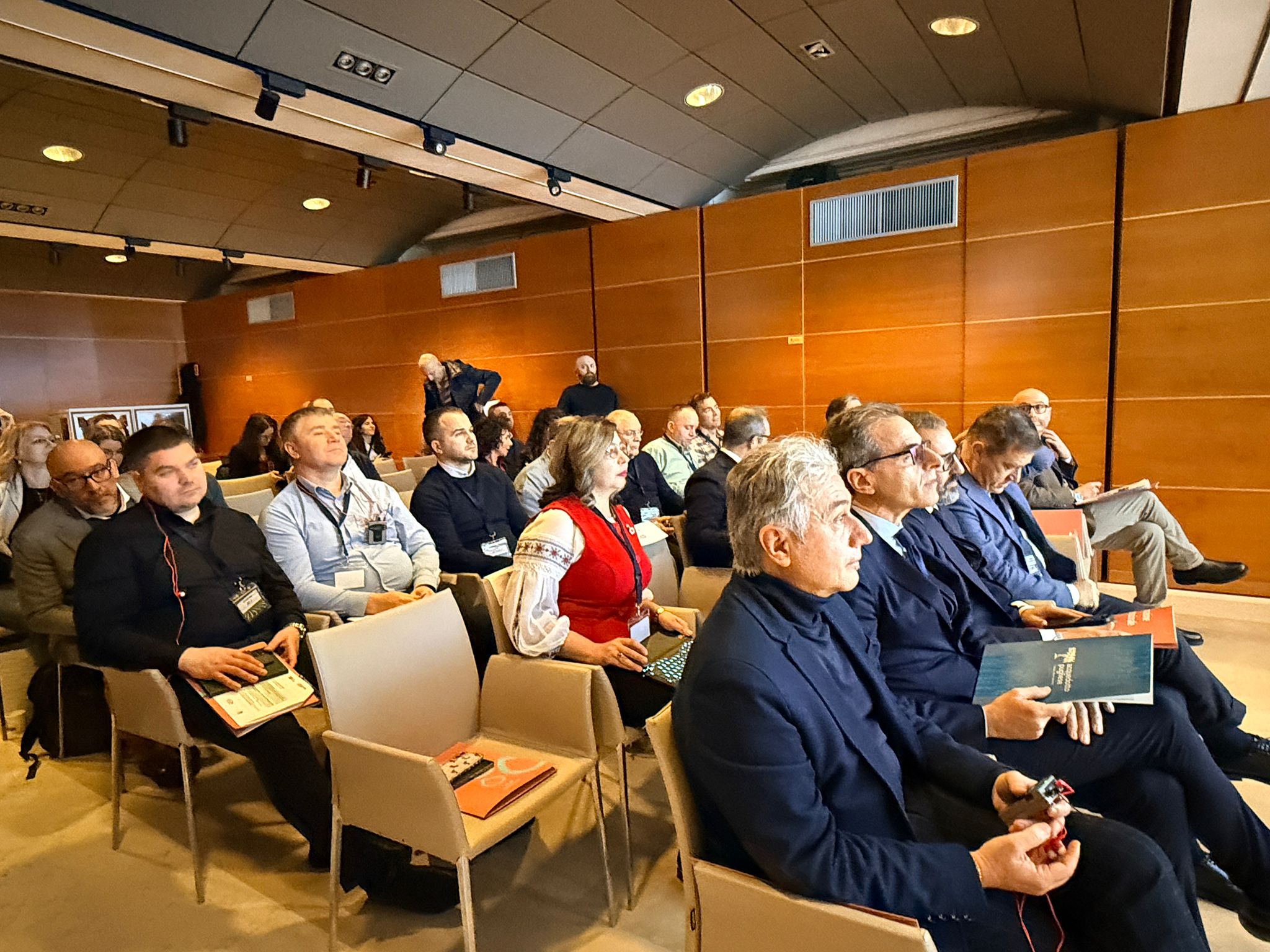 Galleria Riuso delle acque reflue in agricoltura: Regione e Aqp condividono le buone pratiche con la delegazione della Repubblica di Moldavia - Diapositiva 1 di 5